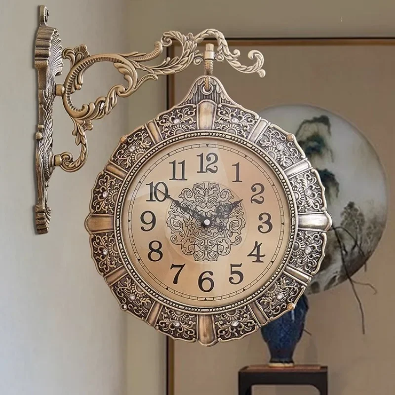 Luxury Lifestyle Design - Nordische Retro-Wohnzimmer-Wanduhr, geräuschlos, doppelseitig, luxuriös, kreativ,